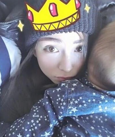 昆凌20岁前使用眼霜的日常护肤经验