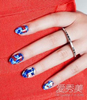 手绘美甲VS美甲贴推荐2款美甲适合夏天