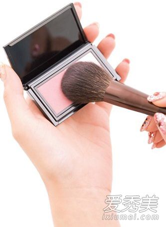 化妆师:脸红的四个基本规则