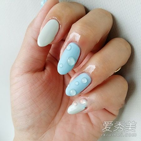 你可以在2015年夏天选择20幅美甲图片