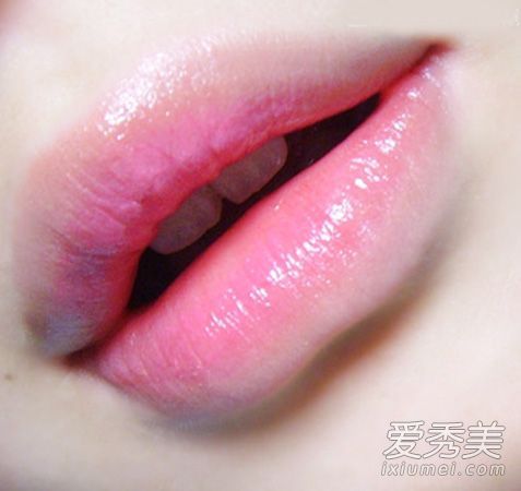 春天干燥的嘴唇怎么样？4个自制唇膜，便于操作