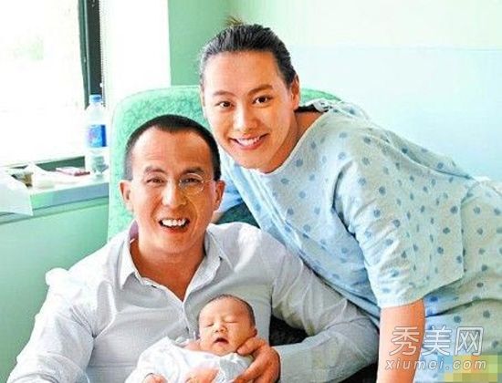 照片显示，女演员分手后，她的身材变胖，她的脸被毁了。