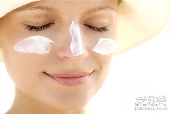 化妆前或化妆后使用防晒霜吗？