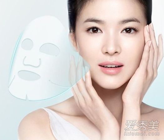 面膜使用步骤:使用面膜前先用精华素为基础