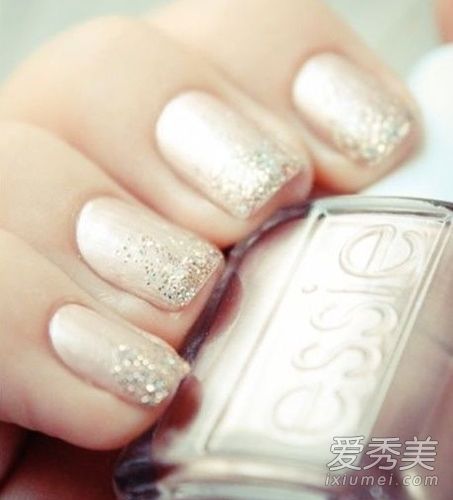 轻松取悦男朋友的4款优雅美甲