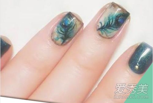 手绘指甲艺术教程:创建孔雀羽毛指甲艺术的8个步骤