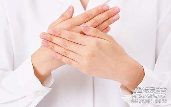 不要只注意面部护理、颈部、手背，这样更容易暴露年龄。