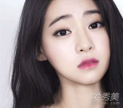 韩国淡妆艺术家打造清新风格