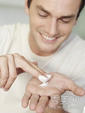 护手霜被分类以清楚地看到成分，并根据功效购买。