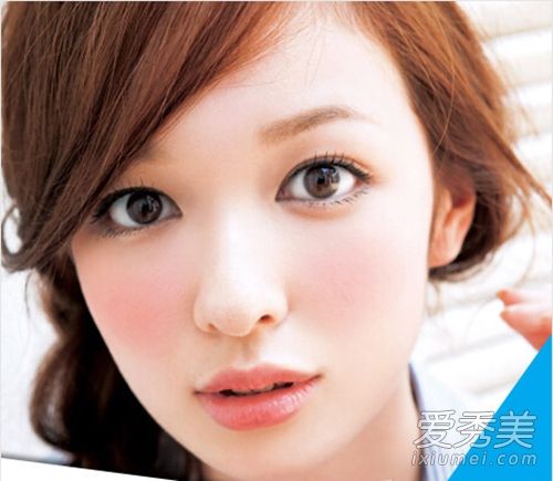 内双眸与细长眼的三种眼部化妆方法