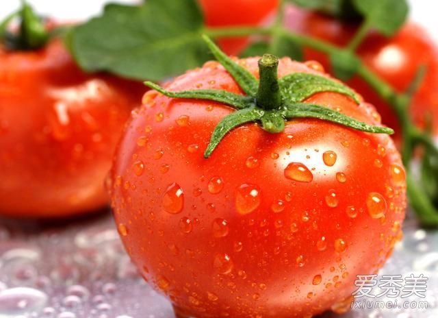 九种美容护肤食品对除皱和美白有极好的效果。