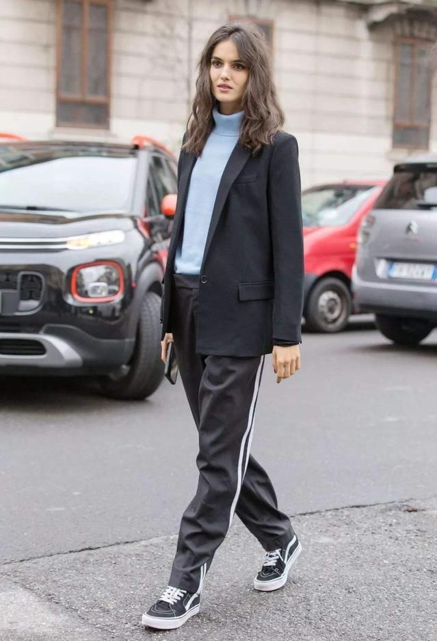 今年火了一种裤子叫“校服裤”,休闲百搭又舒适,大半明星都跟风