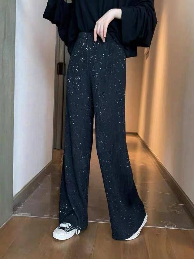 别只穿牛仔裤了！不容错过的几款时尚阔腿裤，青春百搭超修饰腿型