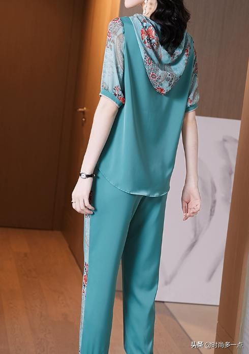 求你了，去年的衣服可别穿了！聪明女人都穿新款女装，洋气贼美嫩