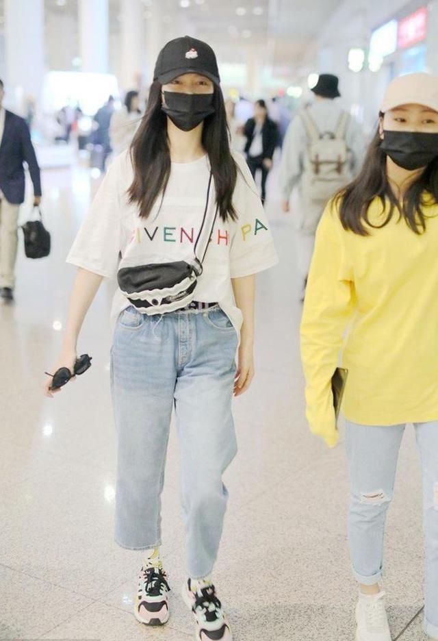 夏天穿T恤别乱搭配,试试和“它”一起穿,显瘦显高还时髦