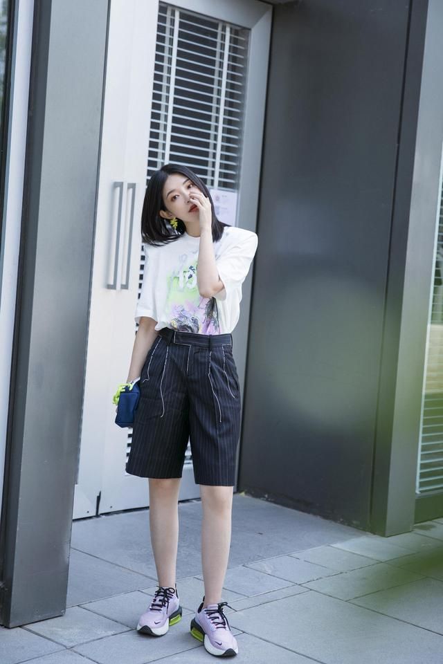 夏日必备百搭单品,T恤的几种搭配小技巧,再也不担心没衣服穿了