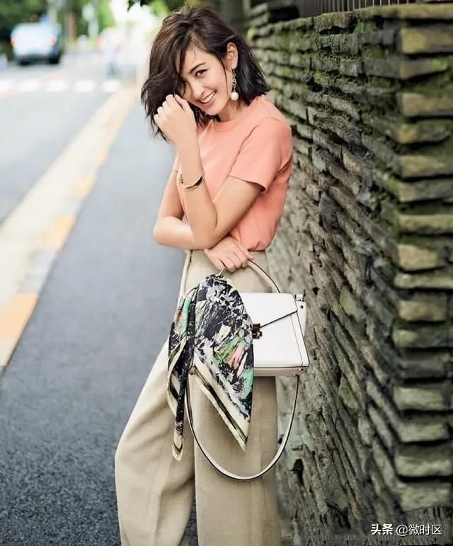 笑容好甜蜜啊!T恤搭配方案,彻底解决夏天的穿搭烦恼