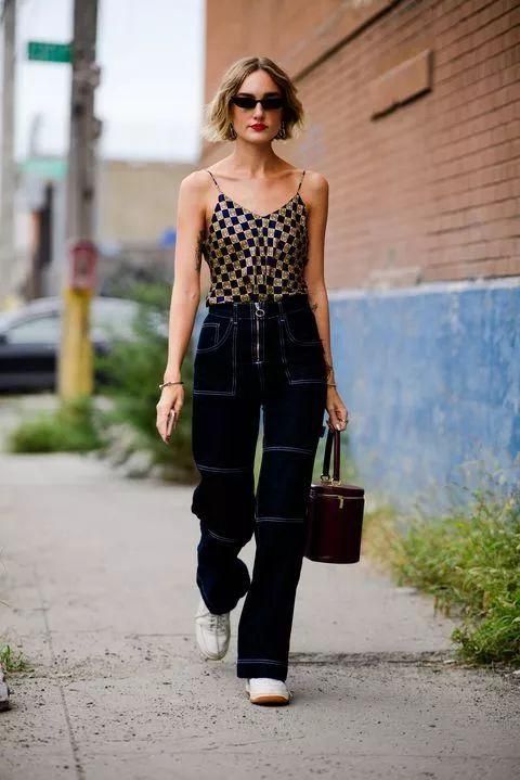 穿腻了牛仔裤+白T,今夏试试这3种搭配,时髦显瘦还好看