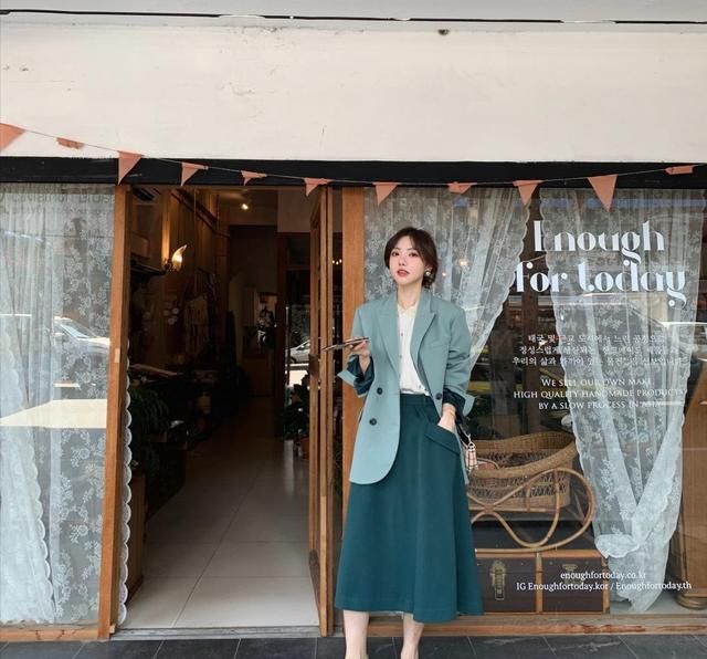 这十组穿搭深受时尚博主喜爱，显瘦又洋气，穿出女人味和优雅气质