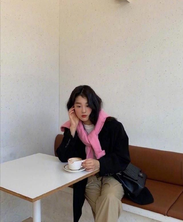 不会穿搭怎么办?时尚博主的服装搭配值得一学,优雅清新范儿