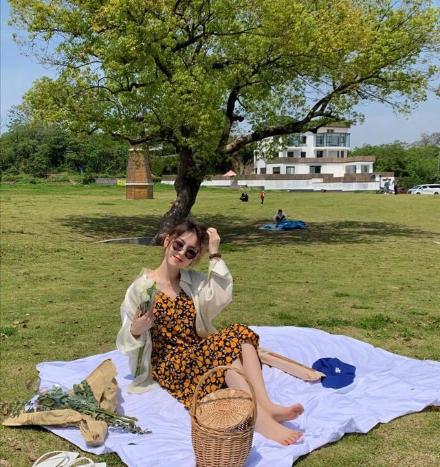 夏季日常穿搭技巧,四种基础款穿出高级感,知性优雅又显气质