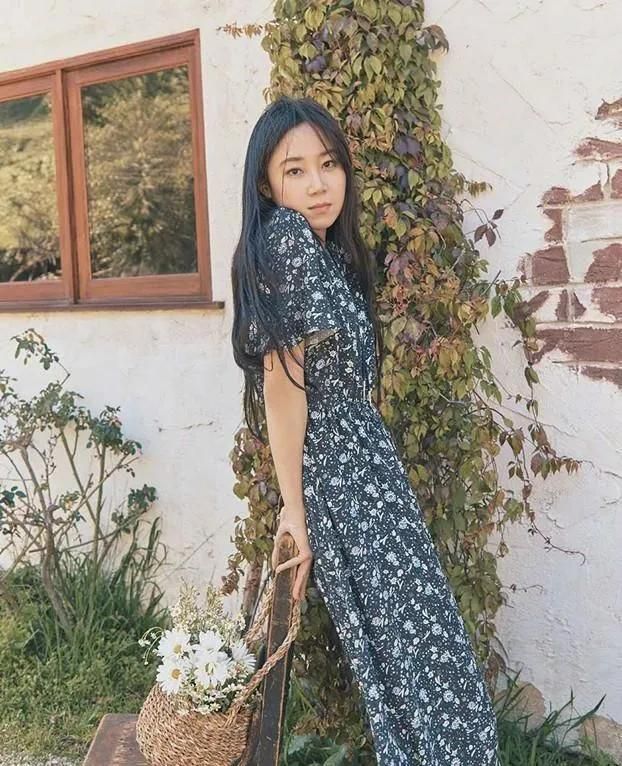 很有质感的简约夏日穿搭示范,25~45岁女性照着穿就对了