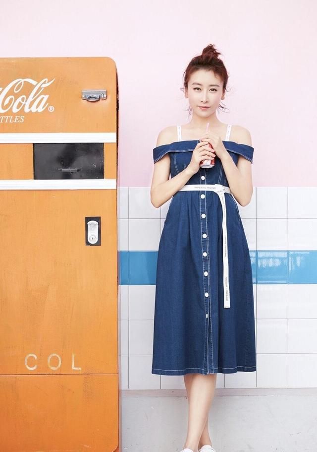 把握时尚穿搭的精髓，懂得利用合适的搭配来给自己增添少女的气息