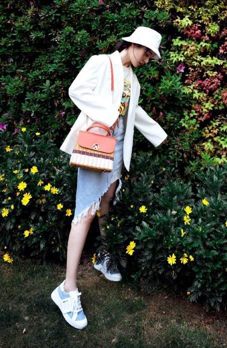 今年春夏火了一种裙子,叫袁姗姗的“乞丐裙”,看着奇葩其实很美