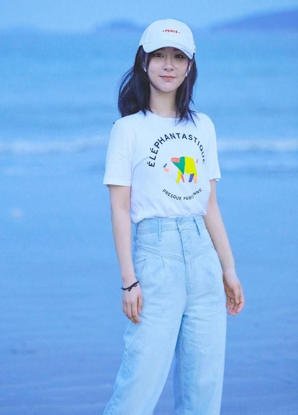 夏天就是穿T恤的季节,教你四种穿搭技巧,照着穿就能很好看