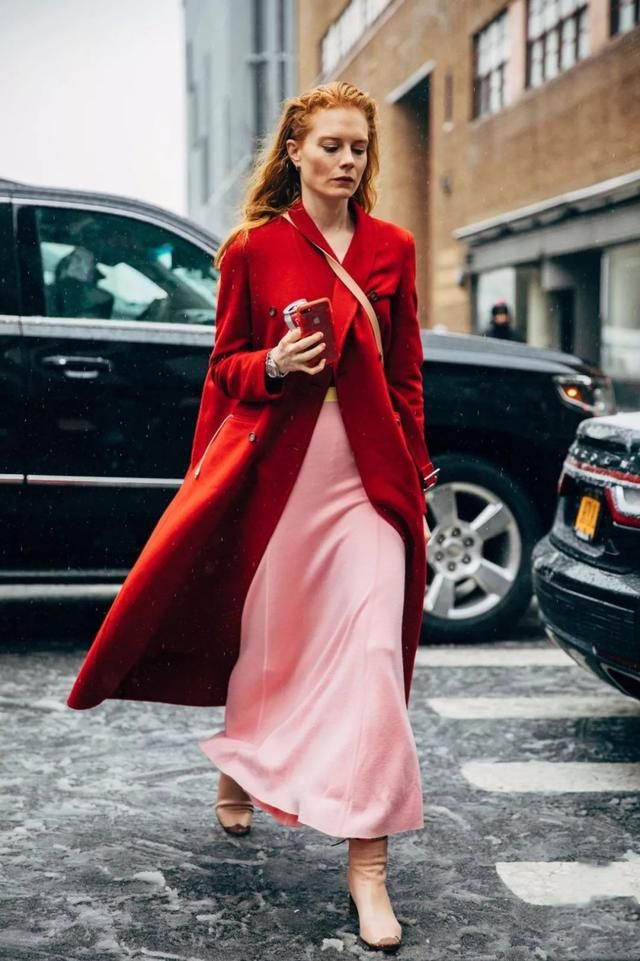 裙子怎么穿才好看,不妨学学这两个“小心机”,这个春天属你最美