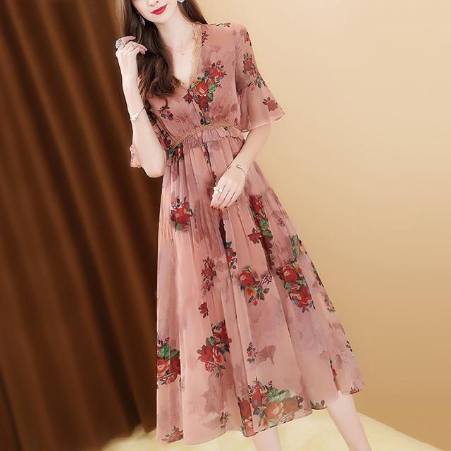 今年都流行哪些裙子?看这几件连衣裙,不靠脸照样穿出优雅气质