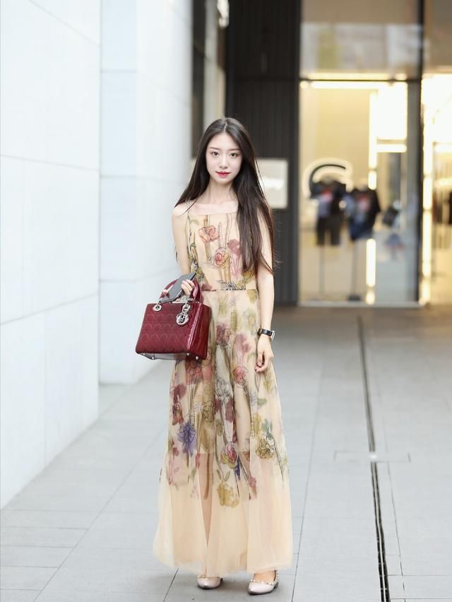 连衣裙原来这么多种类?简单款式穿出好气质,向穿搭女王进阶吧