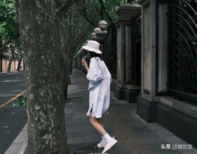 國民大表姐劉雯，清爽夏日穿搭，簡簡單單就很美