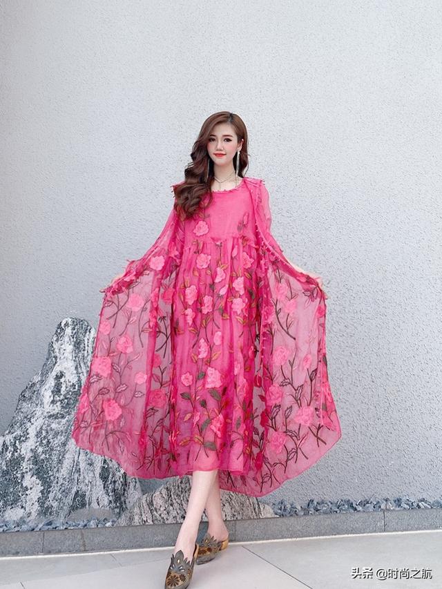 0條五彩繽紛的絲質連衣裙，充滿仙氣和奢華感"
